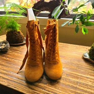 Sezane Alicia Boots in Suede Cognac